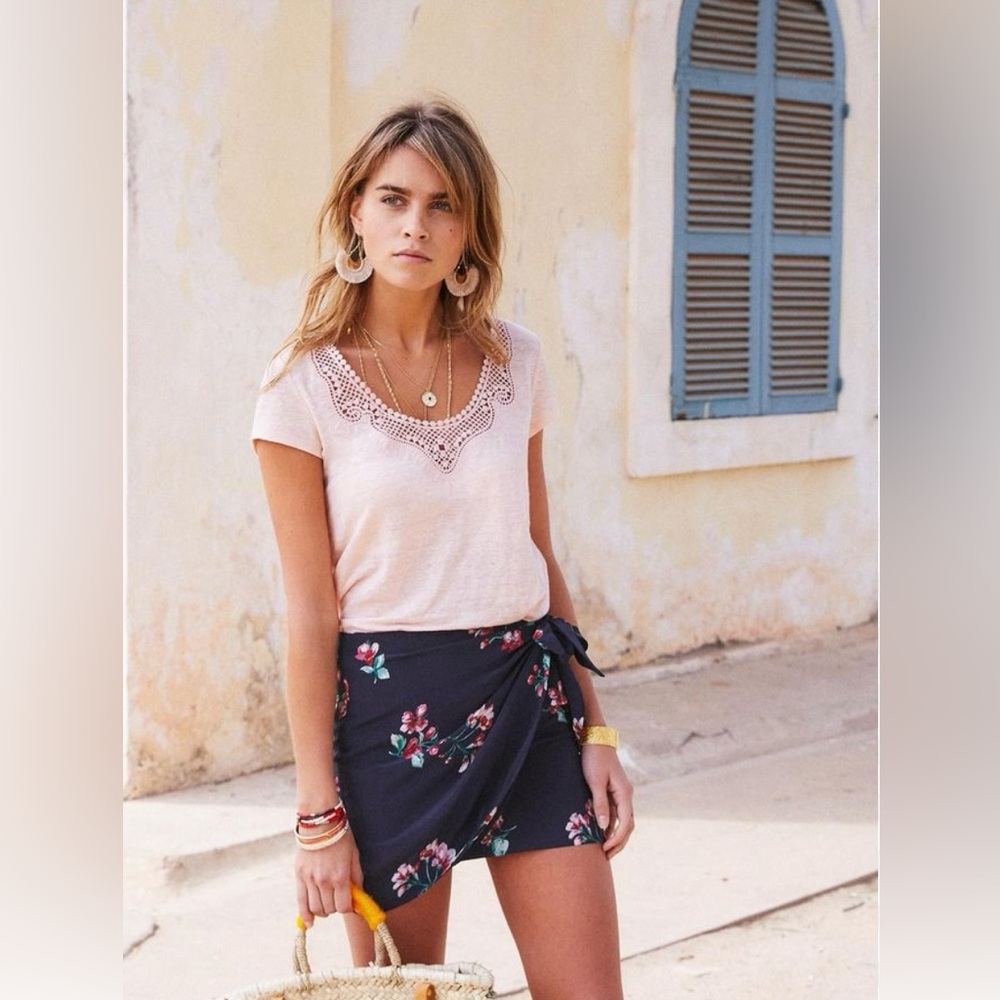 Sézane Pacome Skirt in Navy with flowers